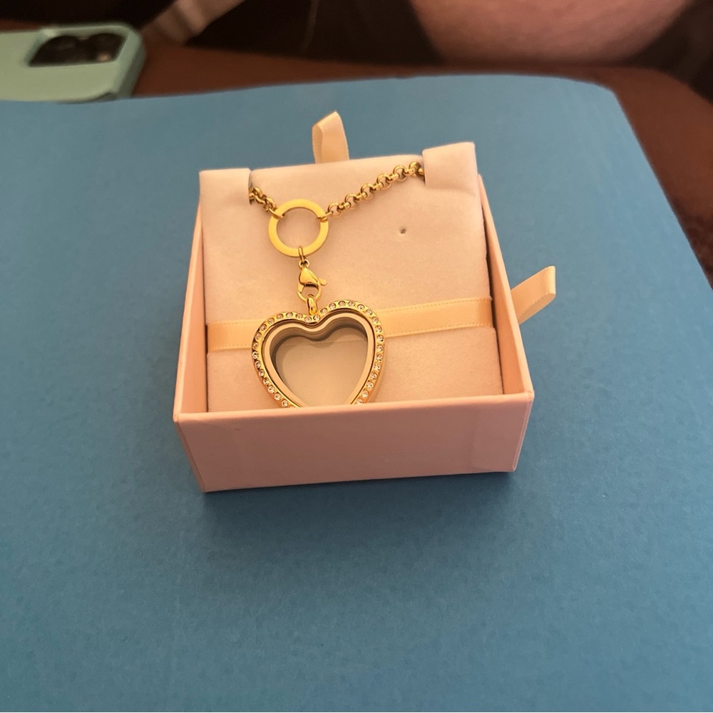 New It’s Pearl Time necklace with pearls